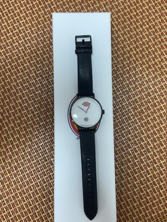 迪克斯潮流腕表,戴过两次,几乎全新。表盘稍...