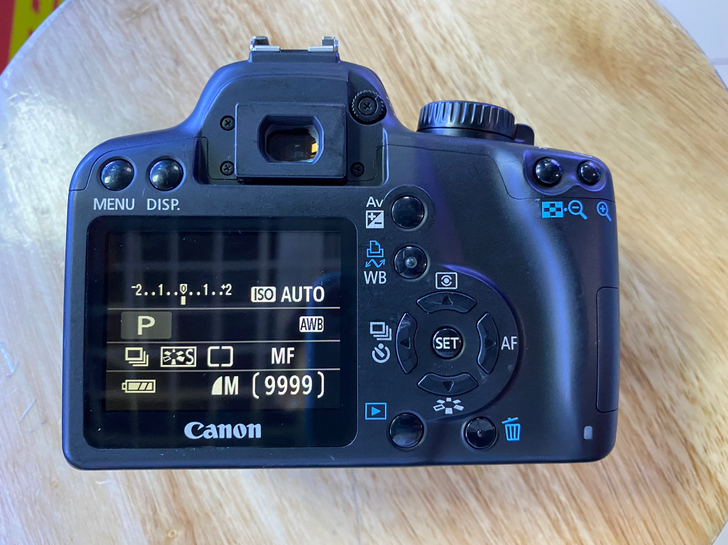 佳能1000D单反相机+佳能18-5镜头