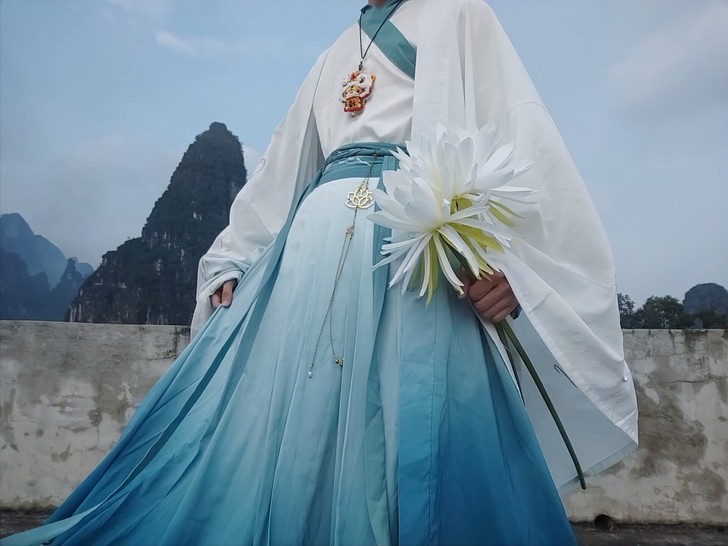 品牌型号 ：如梦见 鹤霄引