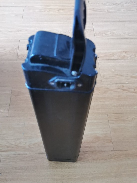 正步锂电池铝壳，转给需要的人吧。