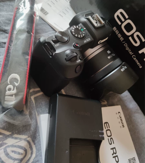 佳能RP全画幅微单机身,镜头已出,快门不超...