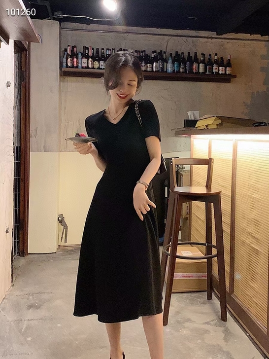南瓜谷同款黑色长裙，质量很好，全新的没穿过...