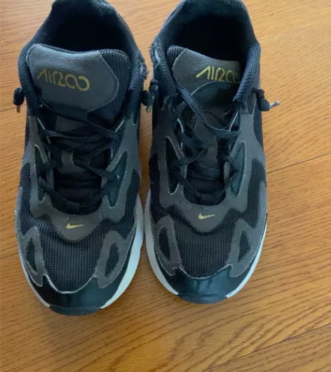 Nike气垫运动鞋，内长22cm，适合秋冬...