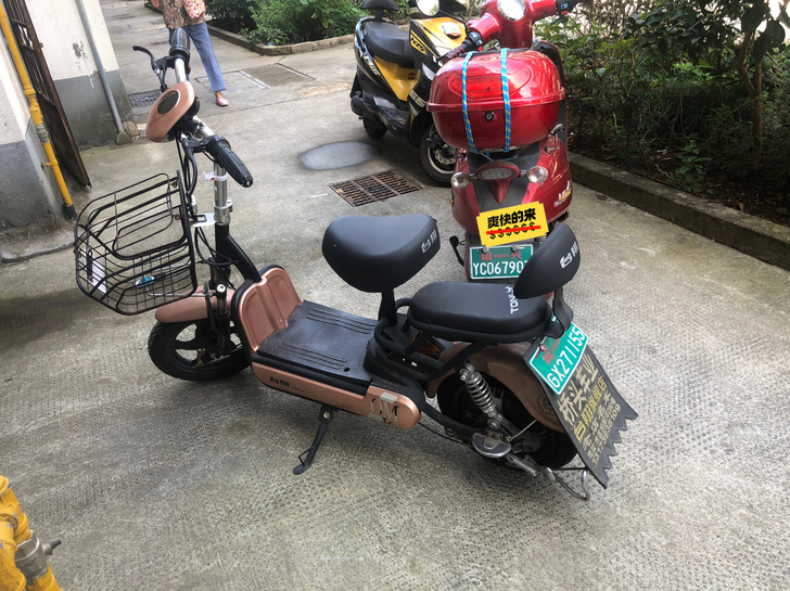 台翔电动车，4个电瓶。买来两年，大部分时间...