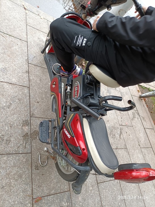 小电馿电动车，定位科大，新换的400块钱的...