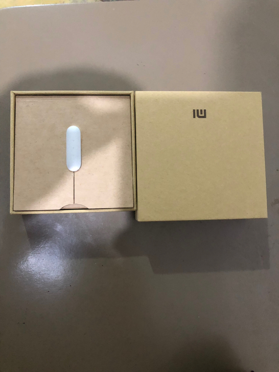 全新小米手环无使用，仅拆封，型号看包装盒。