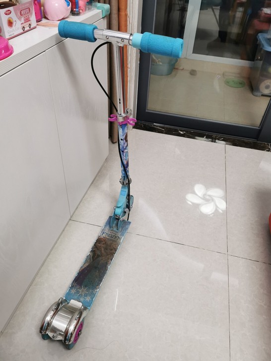 麦斯卡滑板车，各部件使用均很好，购买于沃尔...
