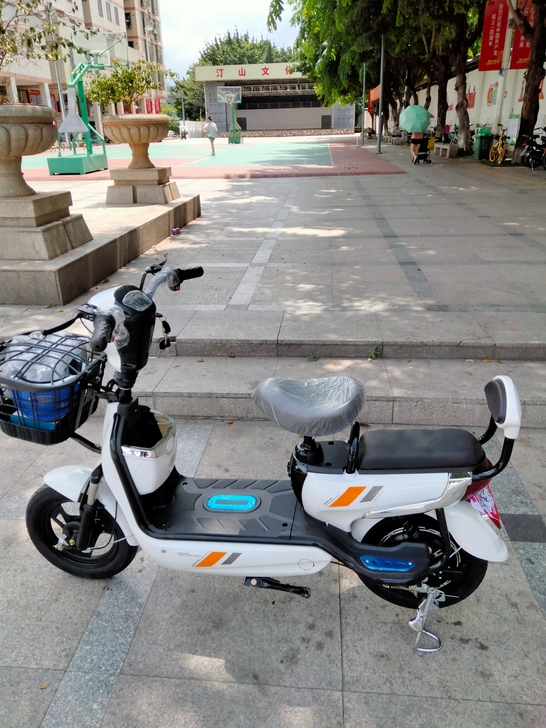 全新的电动车，配48V12安铅酸电池，可以...