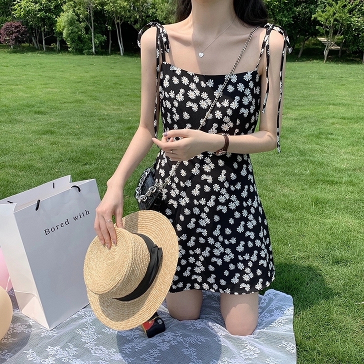 吊带碎花连衣裙女装2021新款夏季闺蜜装小...