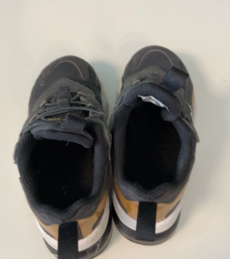 Nike耐克运动鞋，26码，15cm，成色...