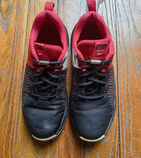 耐克运动鞋，38码，正品，男女同款。没穿几...