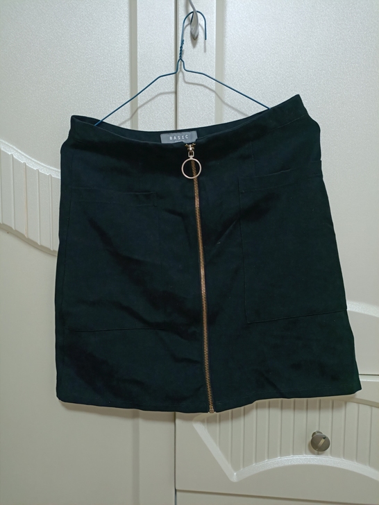 Vero Mode  黑色半裙，低价出售，...