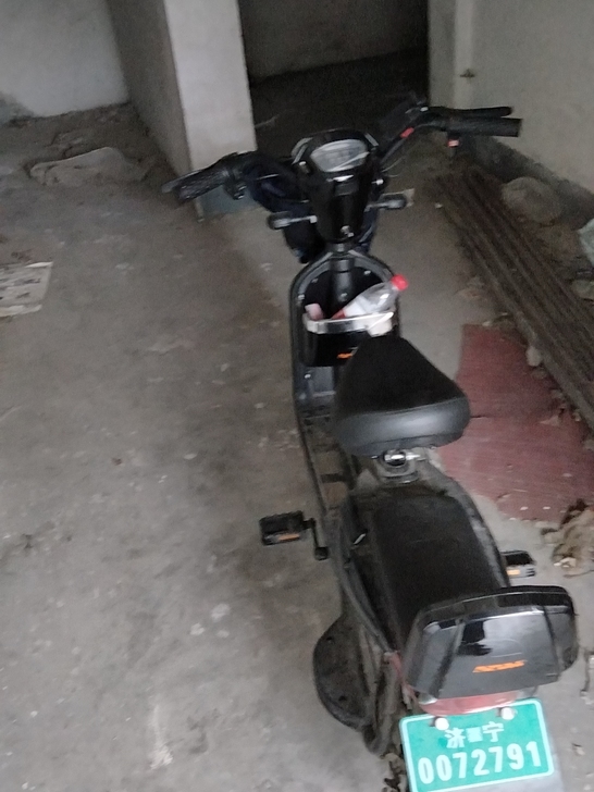 买了两个多月  骑着不错 续航四五十公里吧