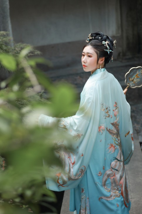 出九朝御司   有苏