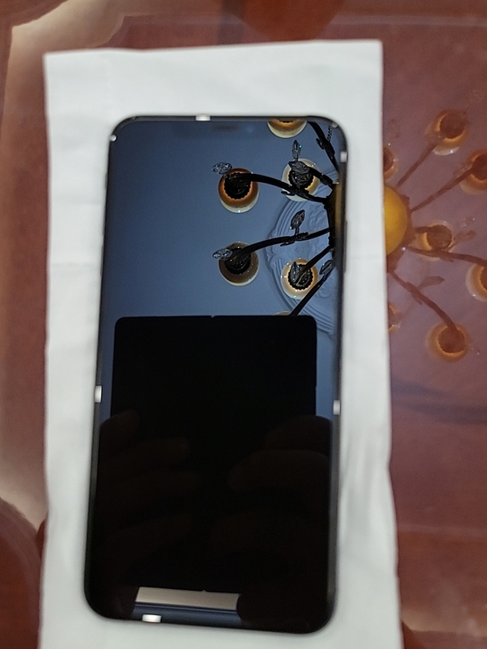 iPhonexs max 手机还挺新的套壳...