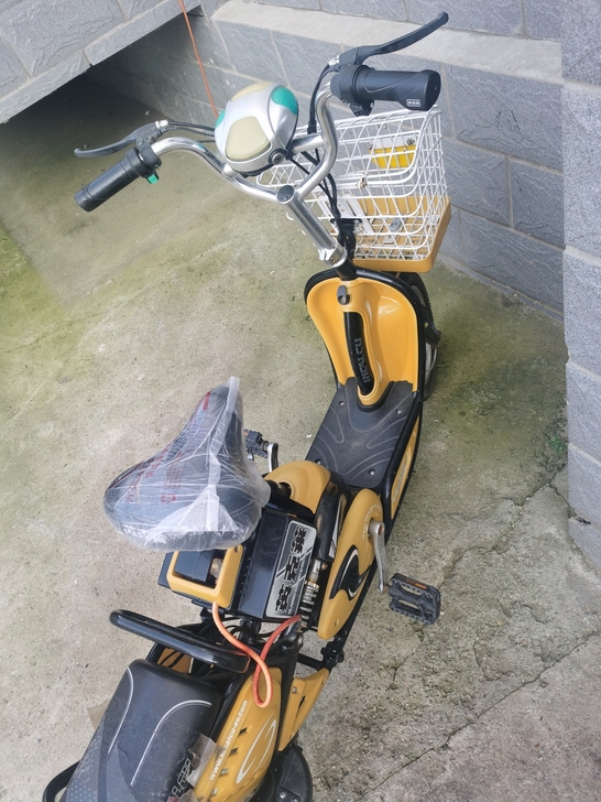 二手小电动 骑了一年多 电池杠杠的。附近的...