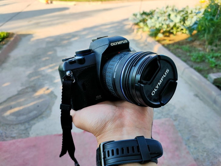 奥林巴斯E-420，单反入门相机，2012...