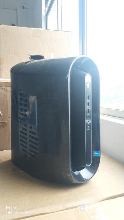 出几十台外星人欧若拉R12准系统