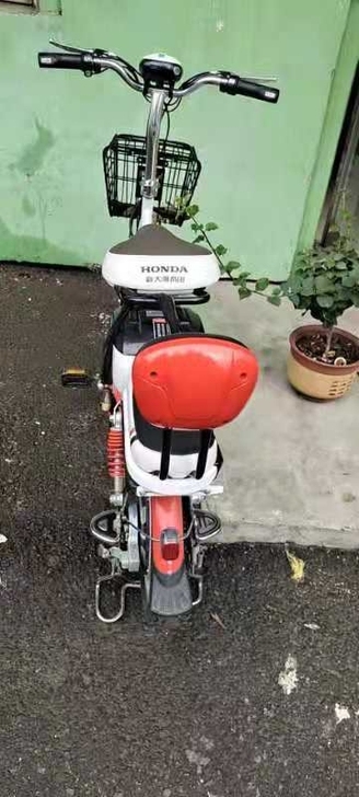 车很新一年多的车。便宜出售