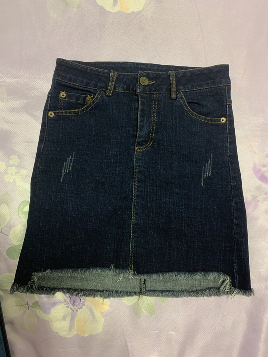 全新牛仔短裙 很好搭衣服