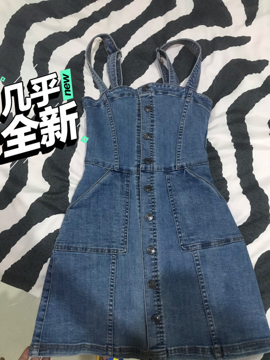 超辣牛仔背带裙 只去海边穿过一次 上学穿不...