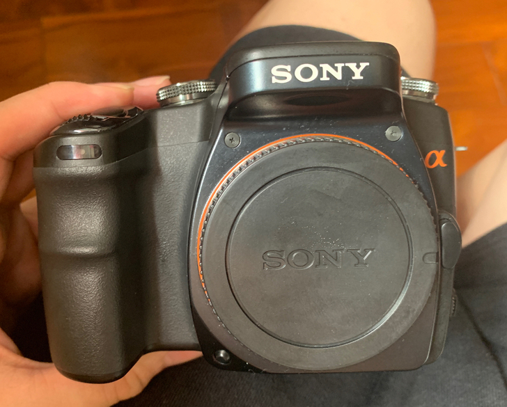 索尼A100数码单反。外观非常新。无磕碰。...