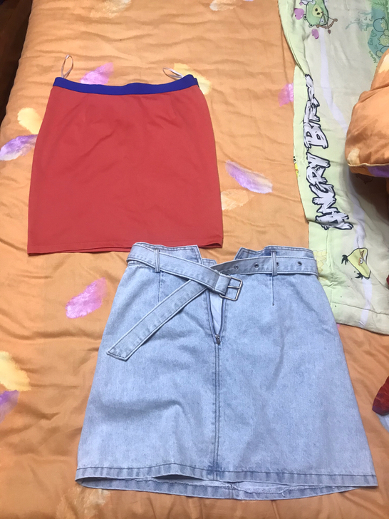 橘色一步裙很舒服,品牌的。每件30出。