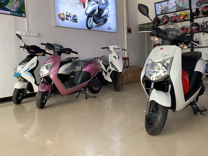 本店有一批五羊本田电动车、全新车处理、V3...