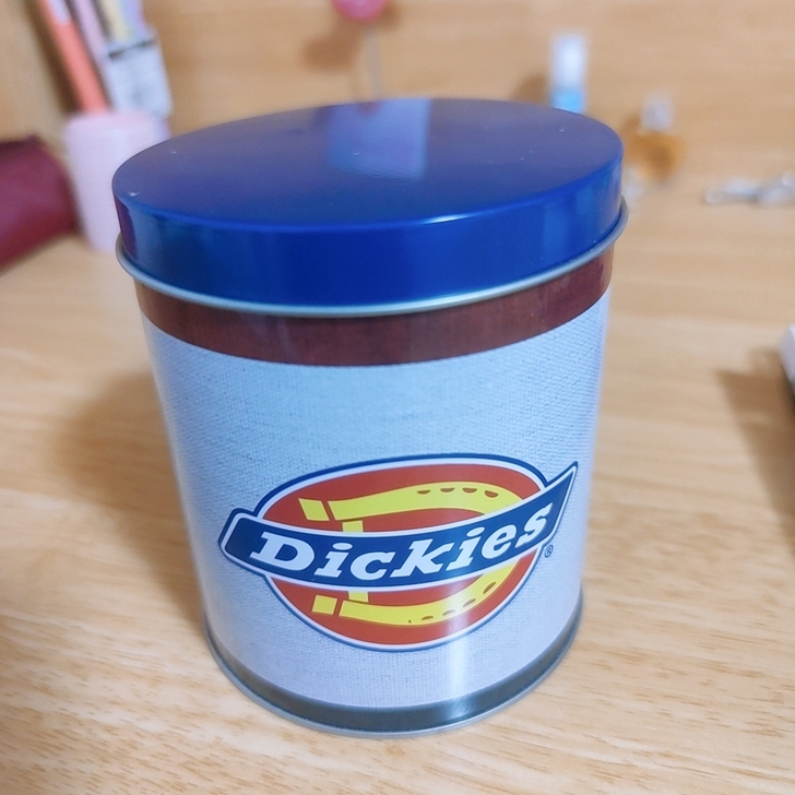 dickies铁罐,可以当做笔筒,也可以存...