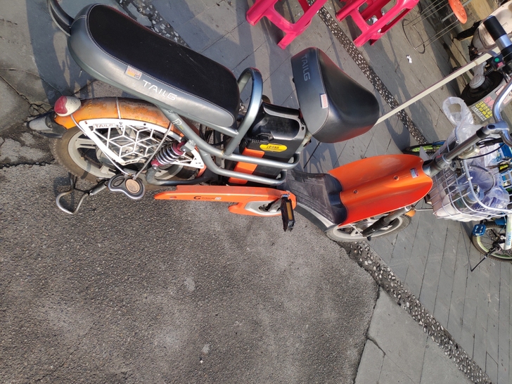 台铃48伏锂电池电瓶车，目测8成新吧！正常...