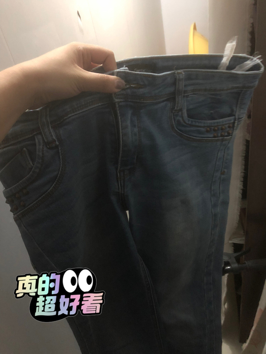 牛仔小脚裤！购于北京奥莱！很新，很新，侧面...