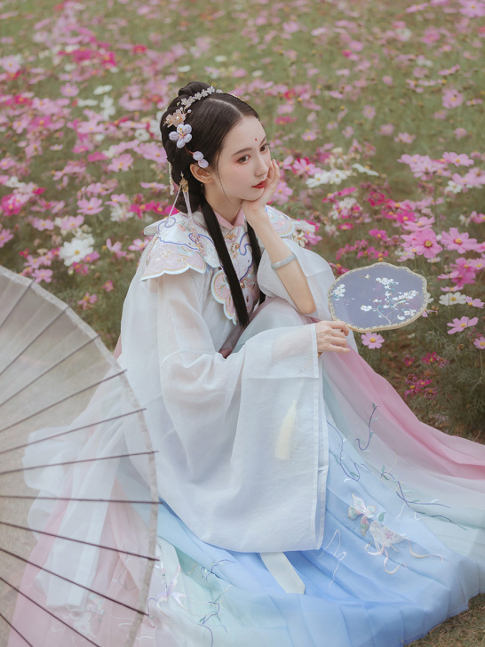 钟灵记 钟灵记 兔月仙:对襟立领传统汉服广...