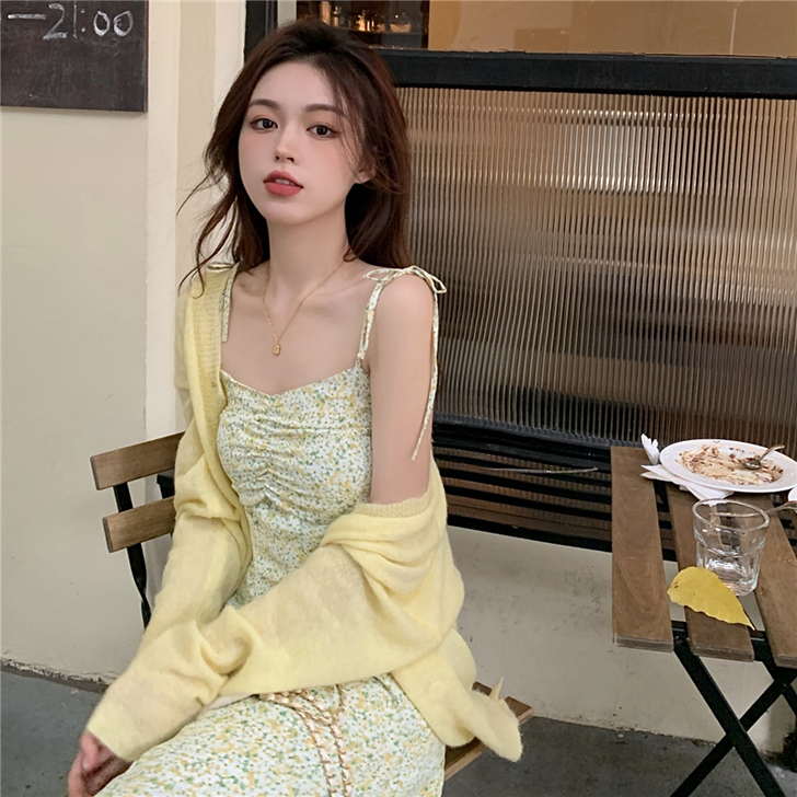 裙子  碎花连衣裙女蝴蝶结收腰修身吊带中长...