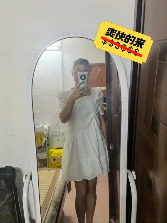 白色抽绳不规则连衣裙，穿着很好看哦，个人骨...