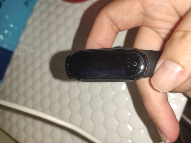 二手小米手环5，普通版，不是NFC版的。屏...