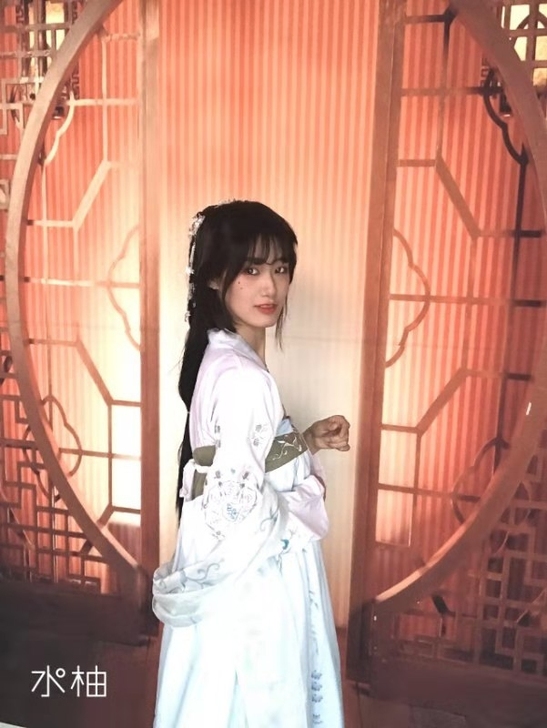 八成新   汉服古装  均码（三件套  上...