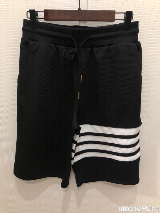 TB华夫格四道杠男女情侣款休闲宽松直筒短裤...