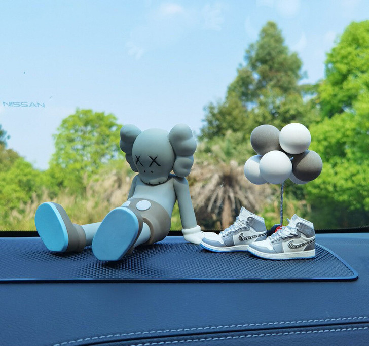 芝麻街KAWS考斯汽车摆件公仔