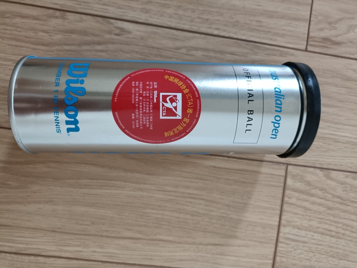 全新威尔胜网球一桶。转给需要的人