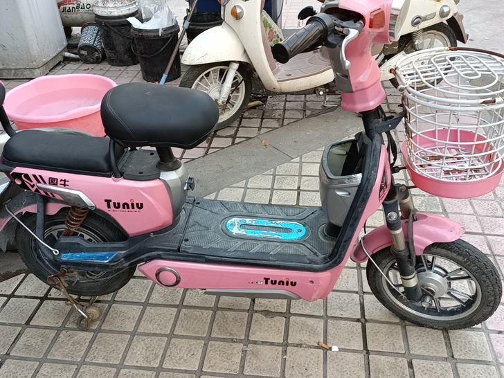 48伏12安，电瓶包三个月，送充电器