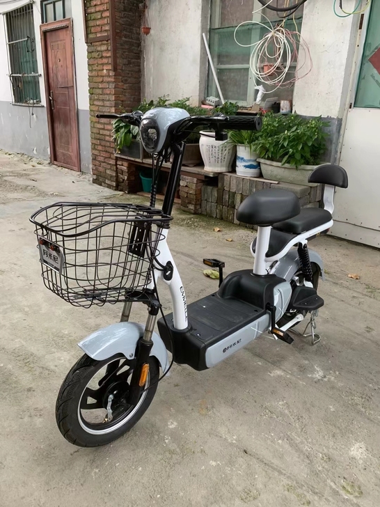 正规车行常年出售各种名牌2手电动车,雅迪....