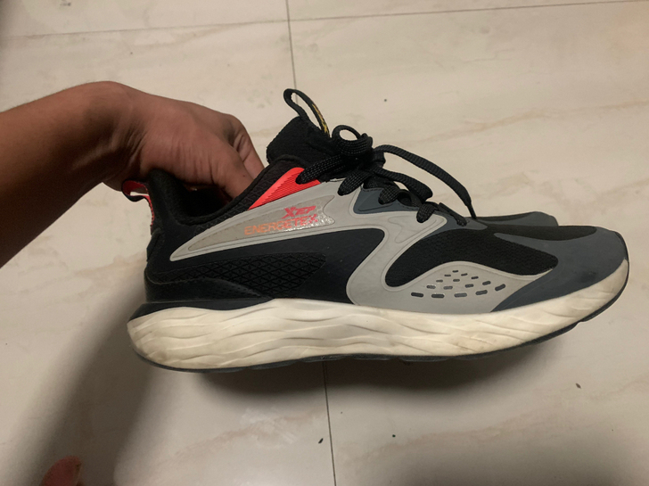 特步跑鞋男 驭能科技中底