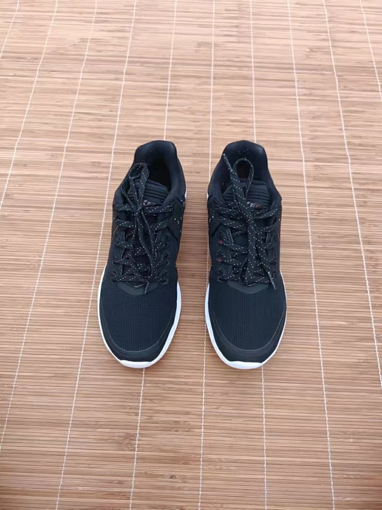 38码 特步运动鞋           鞋...