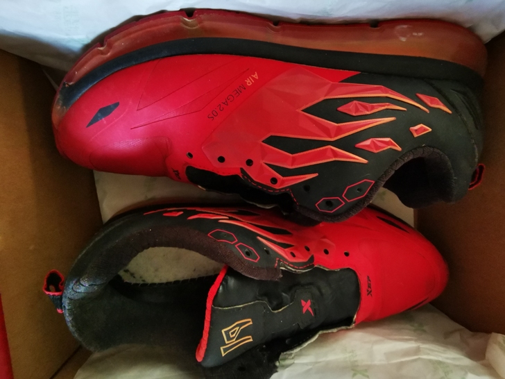 特步风火鞋，专卖店购入