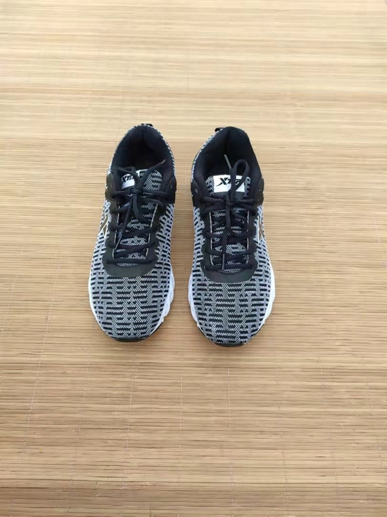 二手特步43码运动鞋