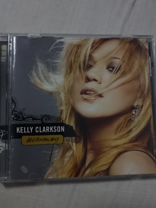 kelly clarkson，一张原版专辑...