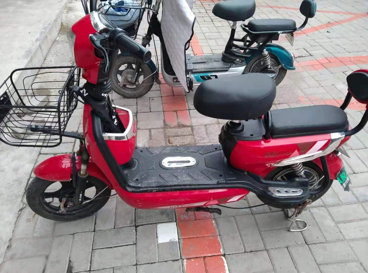 新蕾48v电动车