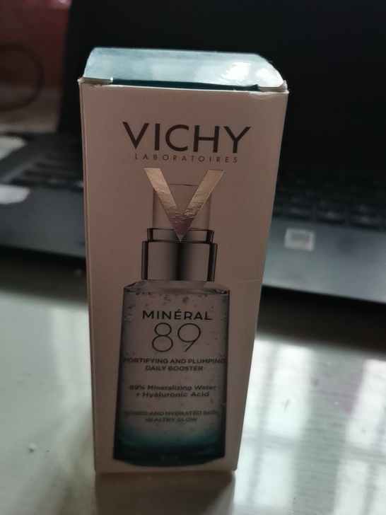 全新未拆，薇姿精华和霜套装。叫朋友从法国背...