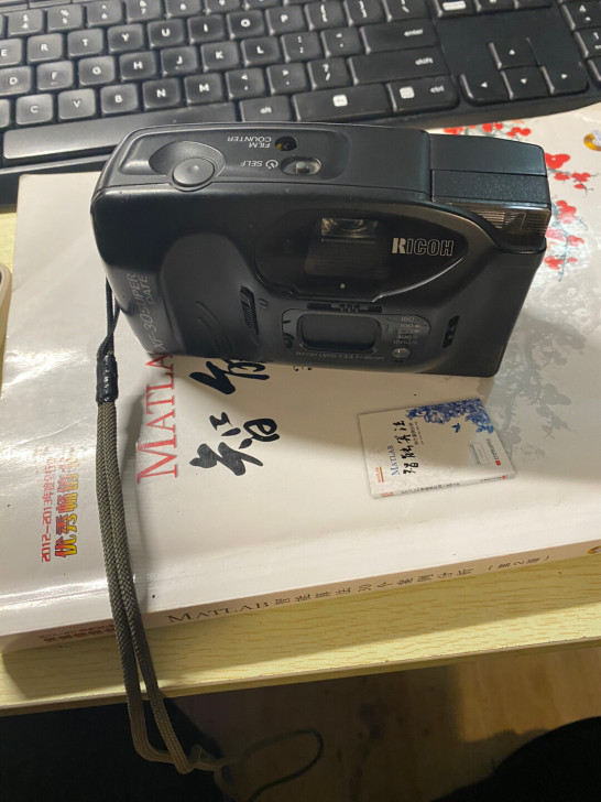 老式交卷相机 有一定年成了 可以收藏 是好...