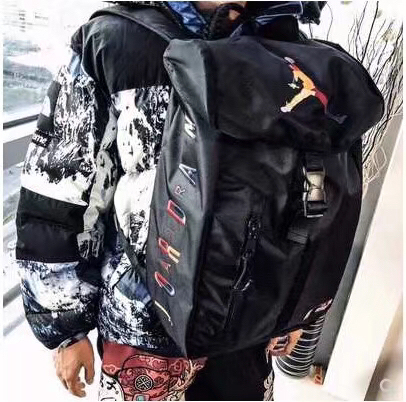 找V商买的aj背包，颜色发错了两次，不喜欢...